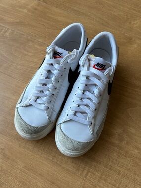 Nike Blazer Low Platform Women’s Sneaker, White/Black, Size 7